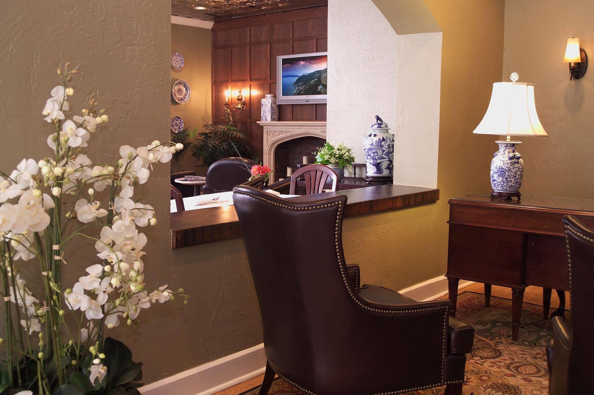 Seven Gables Inn, St Louis West, A Tribute Portfolio Hotel Clayton Pokój zdjęcie